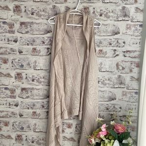 Easel Knit Sleeveless Sweater Size M/L